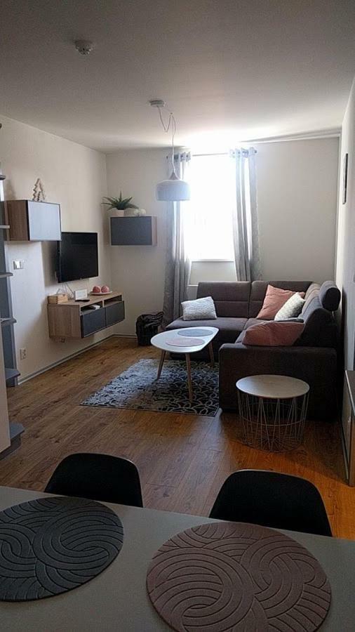 Jestrab C. 23 - U Kabinky Apartment